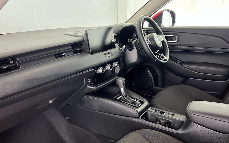 Used Honda HR-V Elegance 131 HP (96 kW) 2025 Crystal red SUV