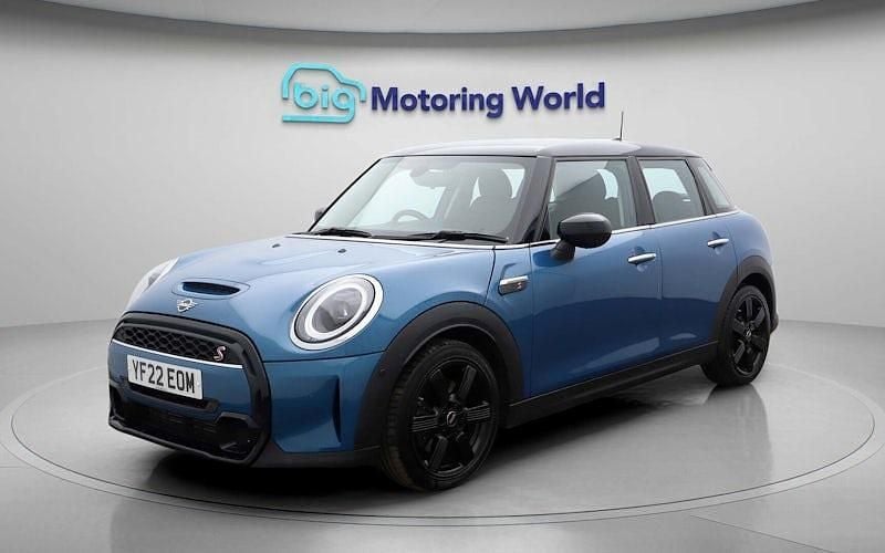 Begagnad Mini Cooper S Classic 178 HK (130 kW) 2022 Blå Halvkombi