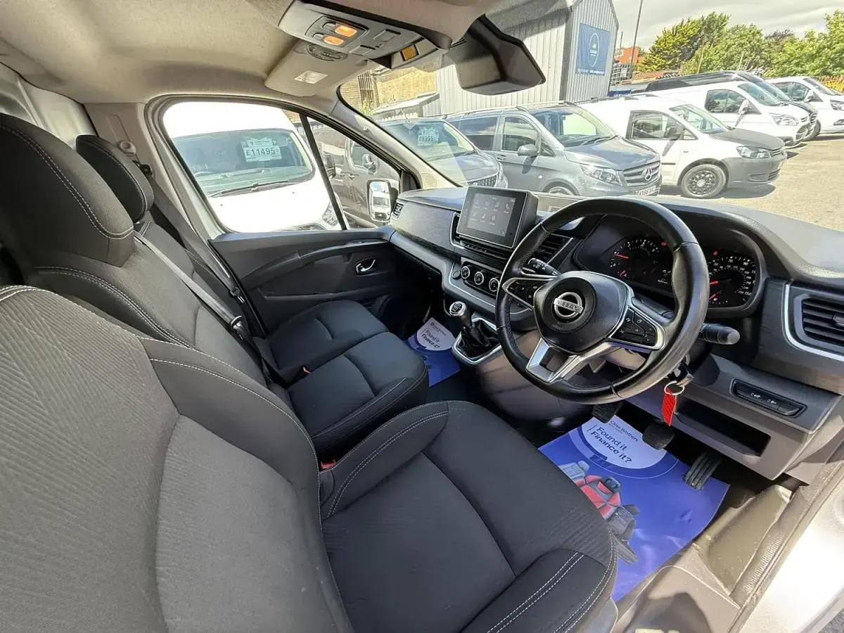 Used Nissan Primastar Tekna 150 HP (110 kW) 2022 Grey MPV