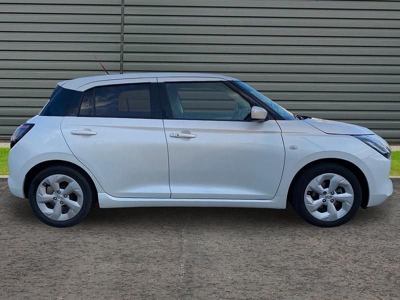 Used Suzuki Swift 82 HP (60 kW) 2025 White Hatchback