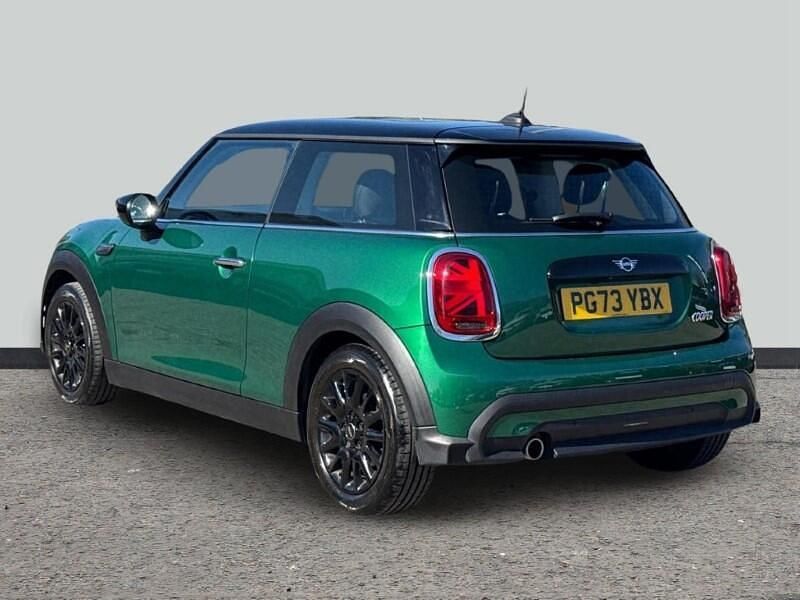 Usado Mini Cooper Classic 134 HP (98 kW) 2023 Verde Citadino