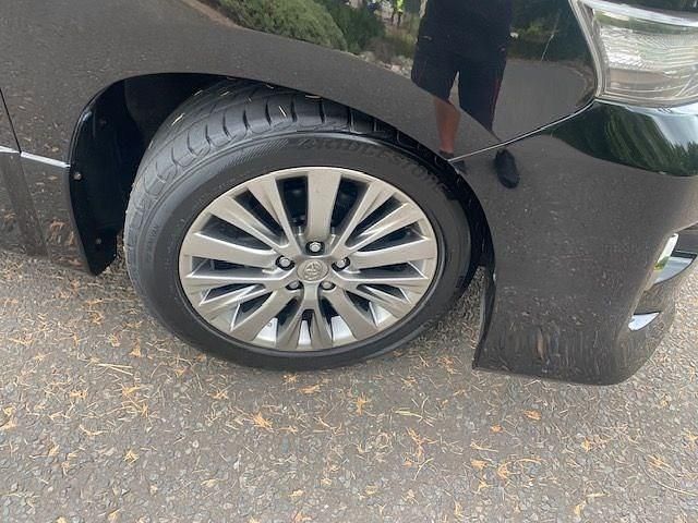 Used Toyota Alphard Edition 2013 Black metallic MPV