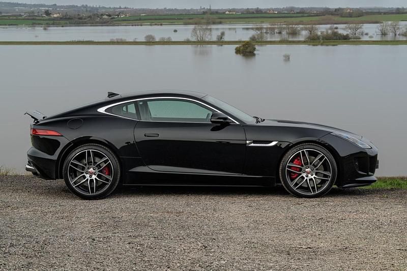 Usado Jaguar F-Type Supercharged 550 HP (404 kW) 2015 Preto Coupé