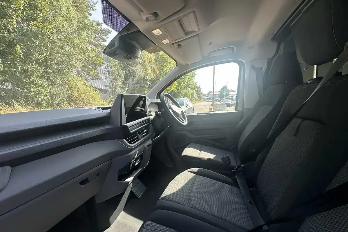 New VW T7 Pro 2025 Warm green metallic Van