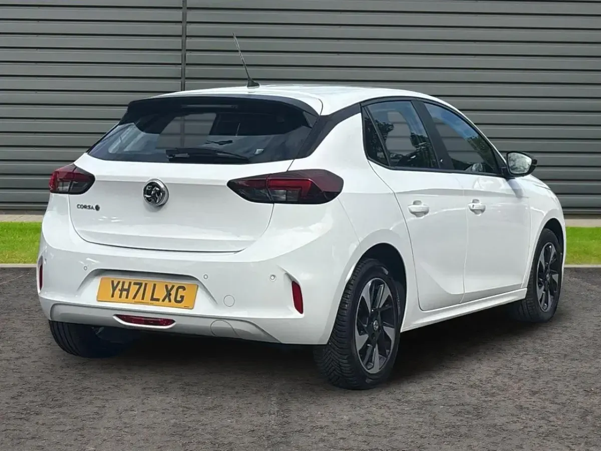 Used Vauxhall Corsa-e 98 kW (134 HP) 2021 White Hatchback