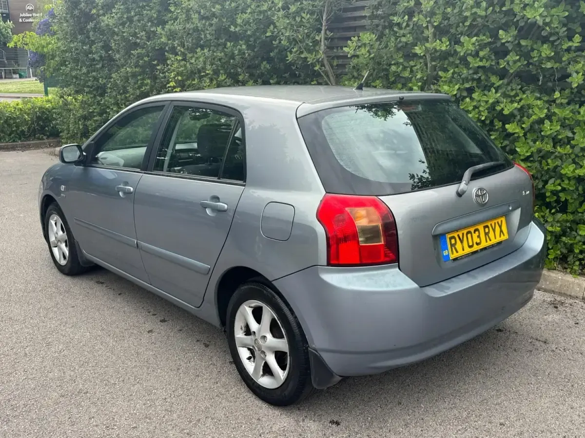 Second-hand Toyota Corolla 110 CP (80 kW) 2003 Gri Hatchback