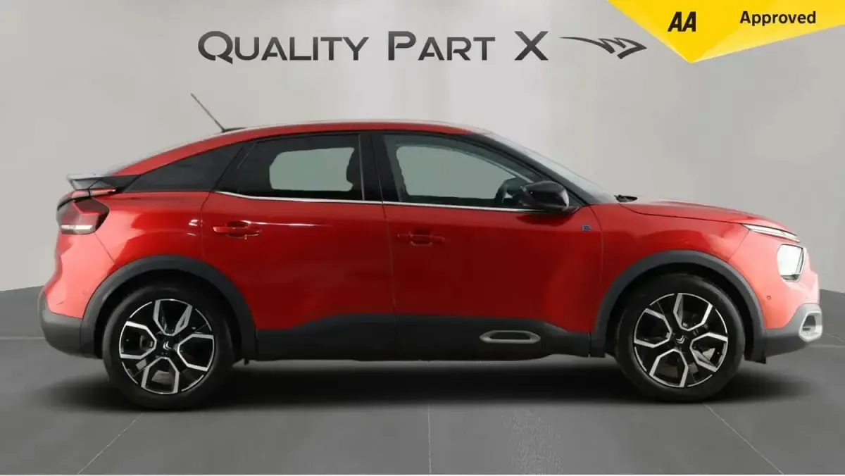 Usado Citroën e-C4 Shine 100 kW (136 CV) 2023 Rojo Utilitario