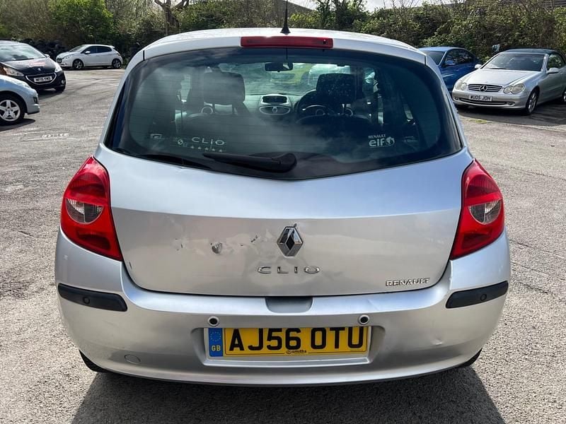Used Renault Clio II Dynamique 98 HP (72 kW) 2006 Silver Hatchback