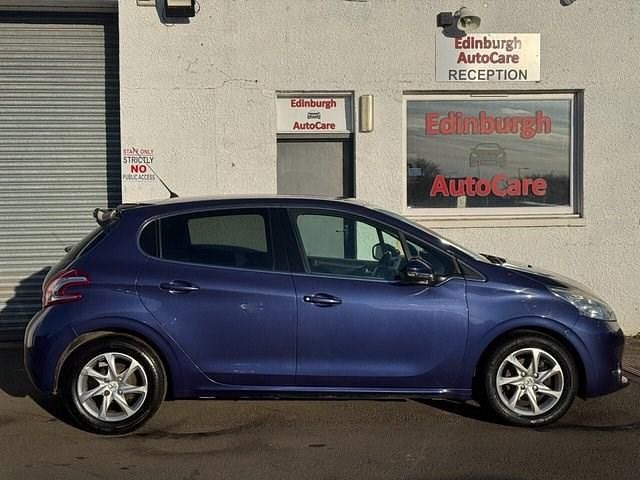 Used Peugeot 208 Allure 68 HP (50 kW) 2012 Blue Hatchback