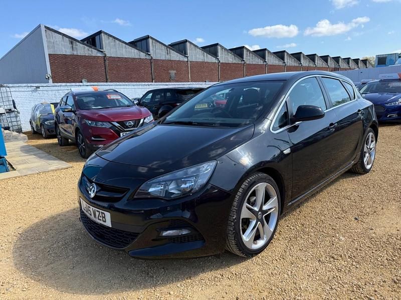 Used Vauxhall Astra Edition 140 HP (102 kW) 2015 Black Hatchback