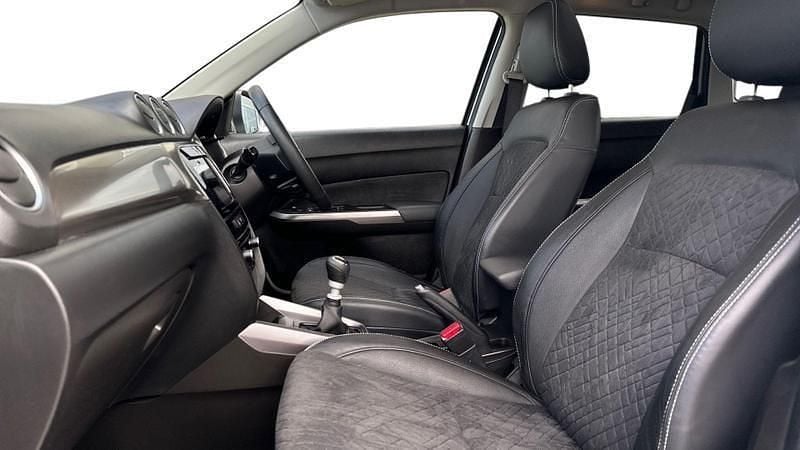 Second-hand Suzuki Vitara SZ5 129 CP (94 kW) 2023 Argintiu SUV