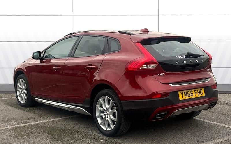 Used Volvo V40 Pro 120 HP (88 kW) 2018 Hatchback