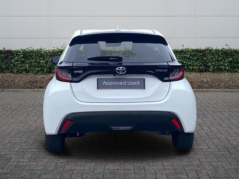 Used Toyota Yaris Hybrid 2023 White Hatchback