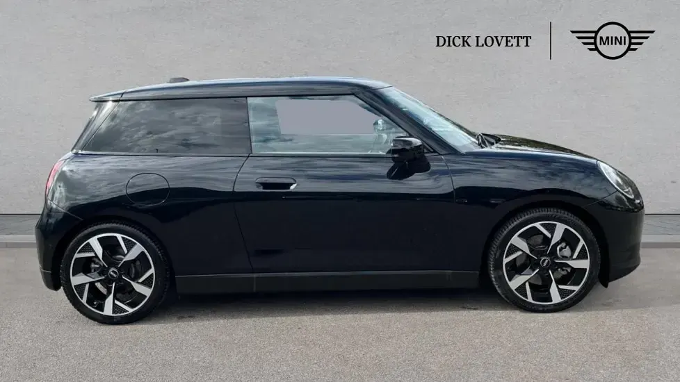 Used Mini Cooper SE Hatch 158 kW (215 HP) 2024 Black Hatchback