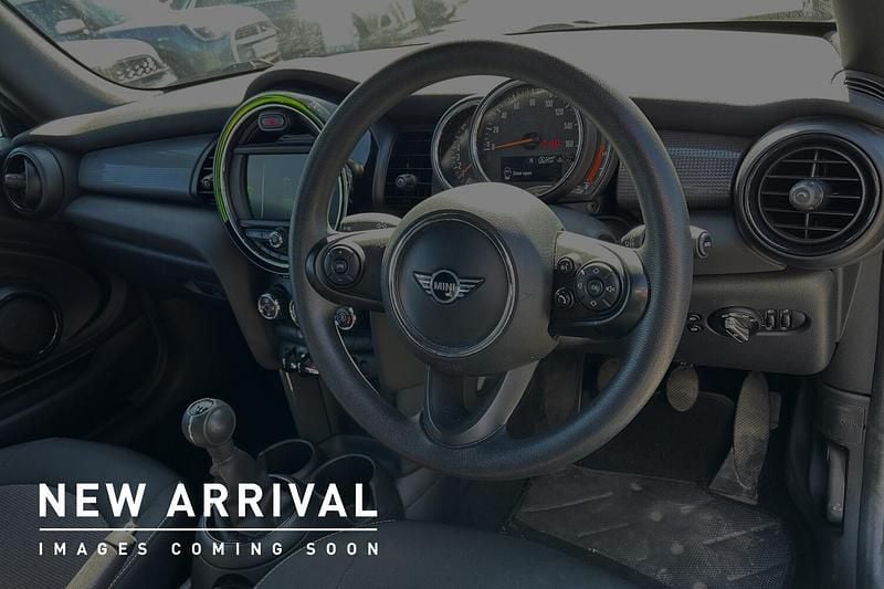 Begagnad Mini Cooper Classic 136 HK (100 kW) 2020 Grön Halvkombi