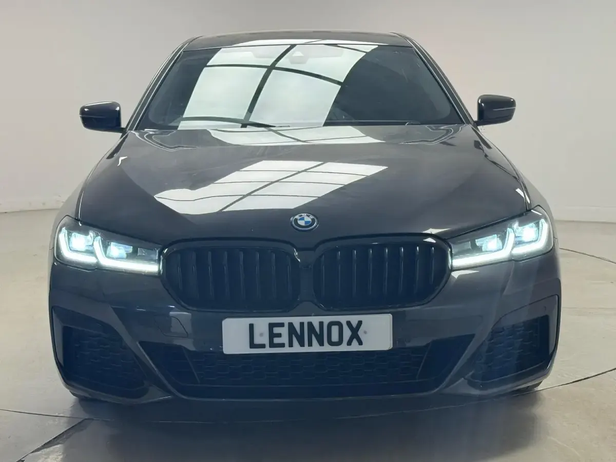 Usado BMW 530e M Sport 2023 Gris Berlina