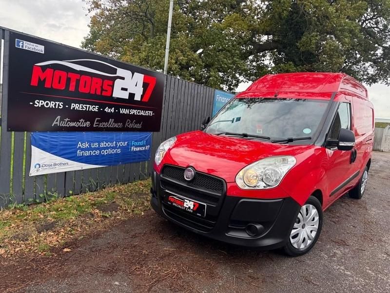 Used Fiat Doblò 2014 Red MPV