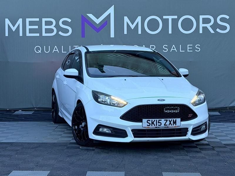 Used Ford Focus ST 2015 White Hatchback