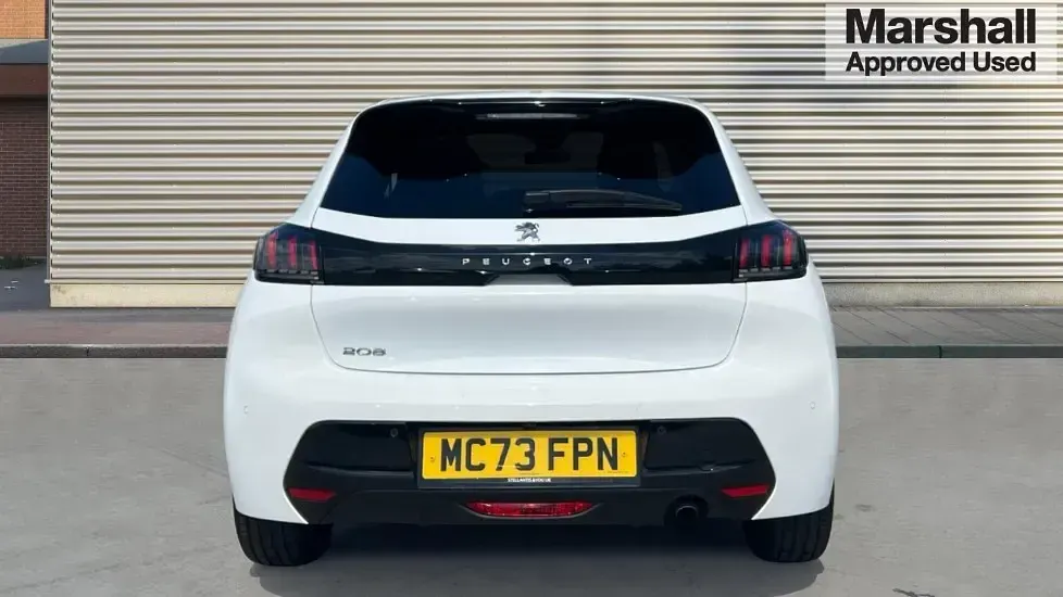 Used Peugeot 208 Allure+ 100 HP (73 kW) 2023 White Hatchback