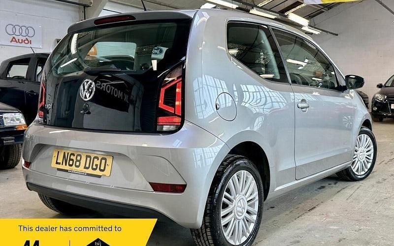 Used VW up! Move 60 HP (44 kW) 2018 Silver Hatchback