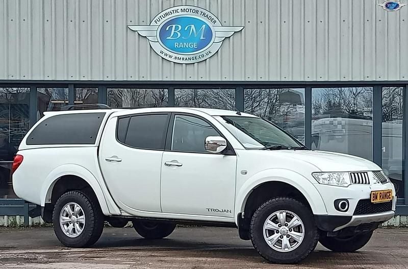 Used Mitsubishi L200 2013 White Pickup