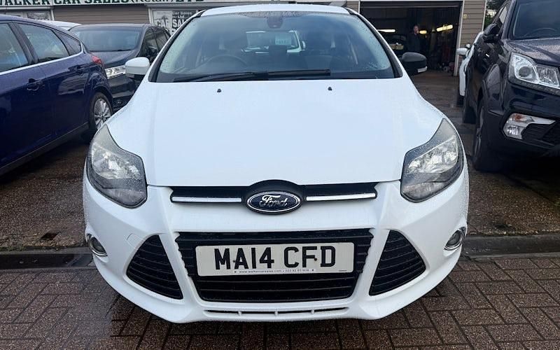Used Ford Focus Zetec 125 HP (91 kW) 2014 White Hatchback