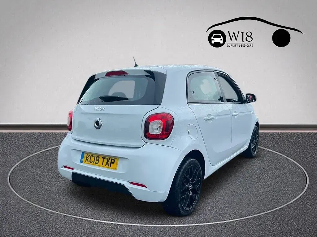 Used Smart ForFour 71 HP (52 kW) 2019 White Hatchback