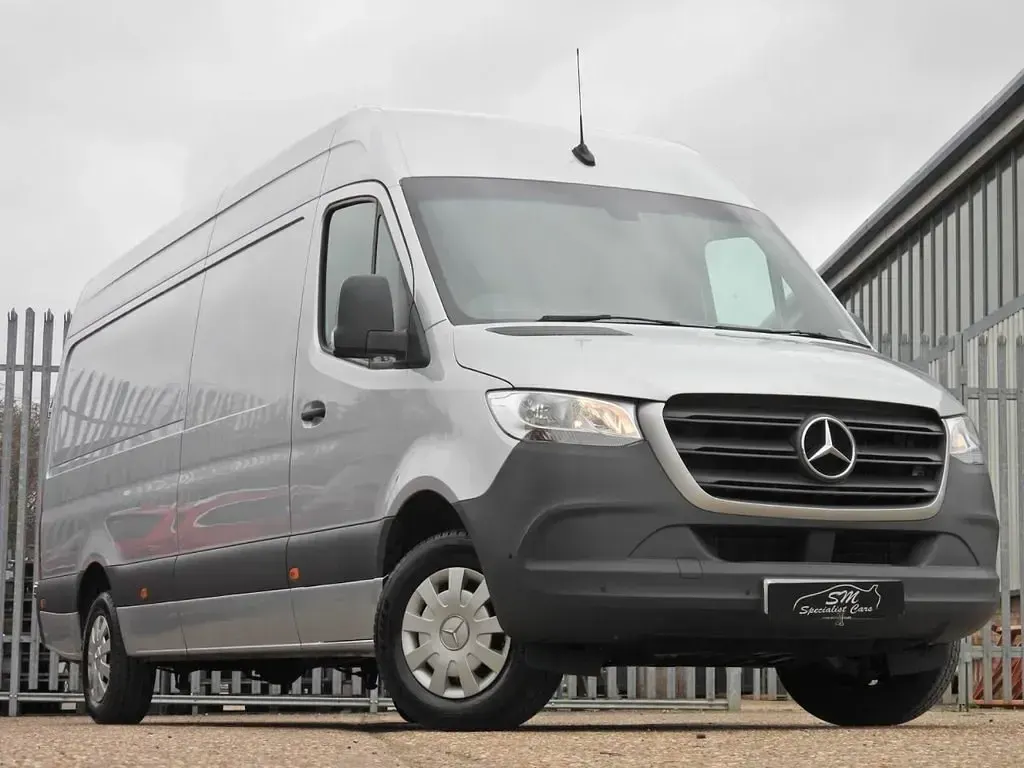 Begagnad Mercedes Sprinter Premium 2023 Silver Van