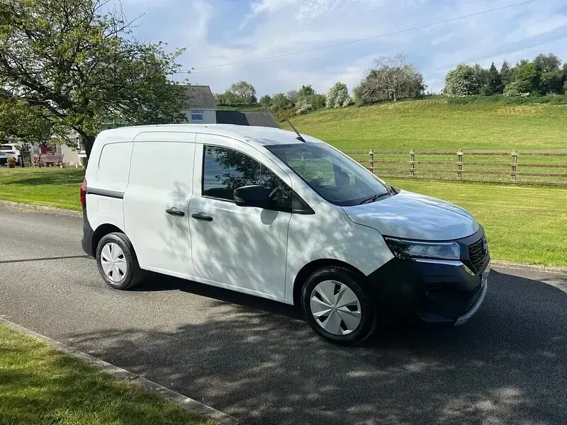 Used Nissan Townstar Acenta 130 HP (95 kW) 2023 White Van