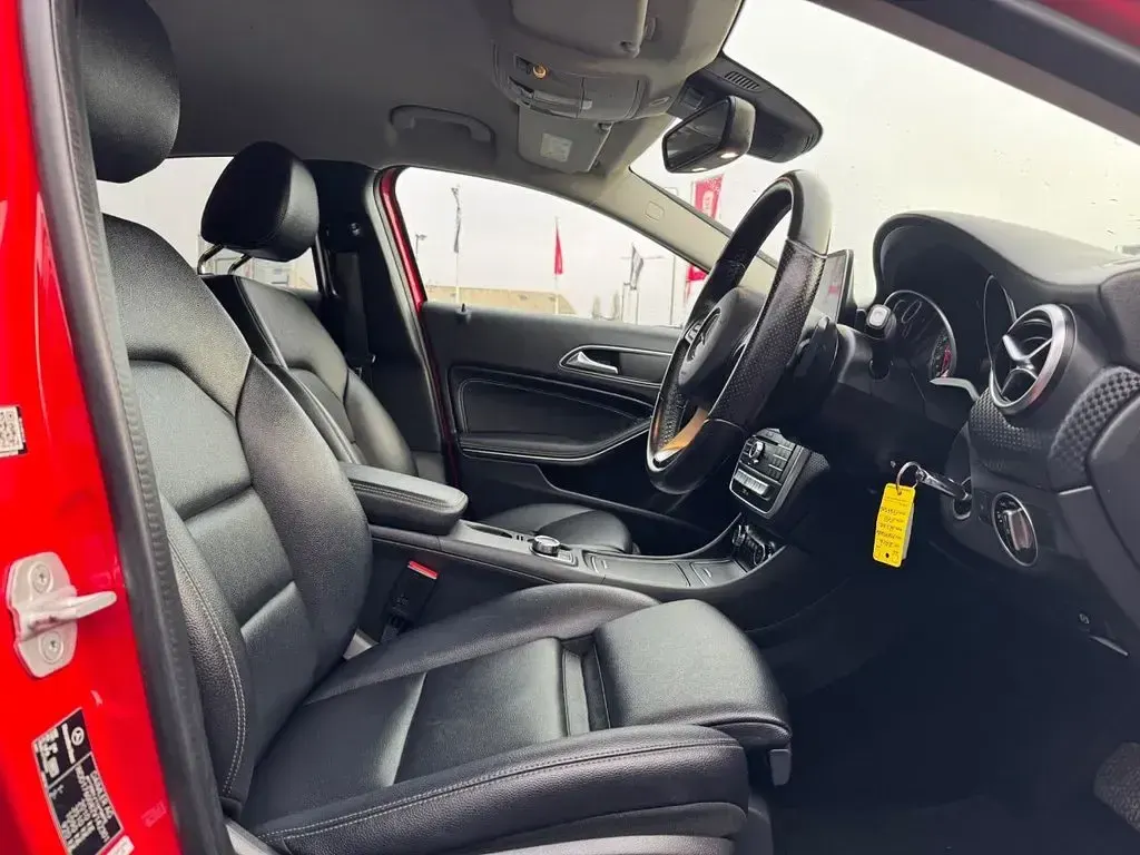 Used Mercedes A200 Premium 136 HP (100 kW) 2016 Red Hatchback