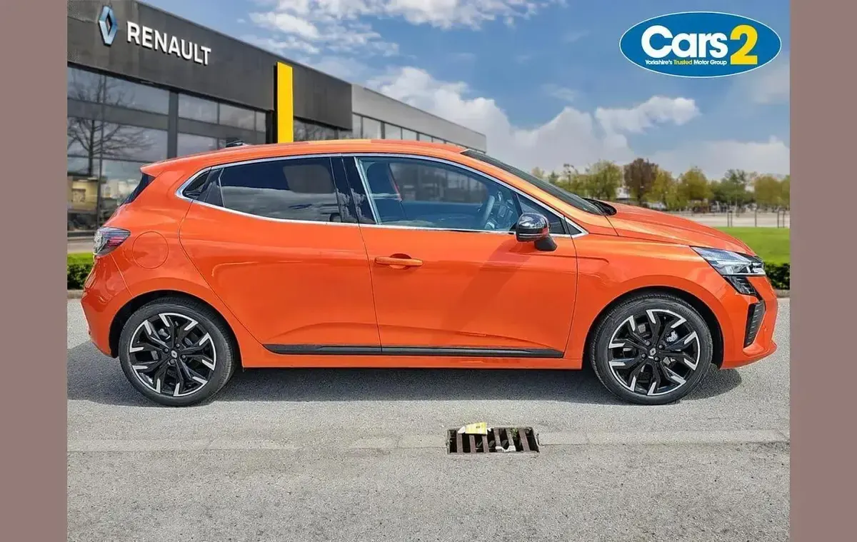 New Renault Clio Techno 143 HP (105 kW) 2026 Valencia orange  Hatchback