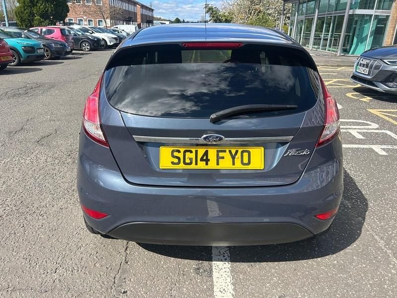 Begagnad Ford Fiesta Titanium 75 HK (55 kW) 2014 Grå Halvkombi