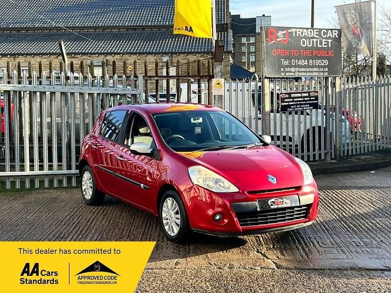 Used Renault Clio II 2010 Red Hatchback