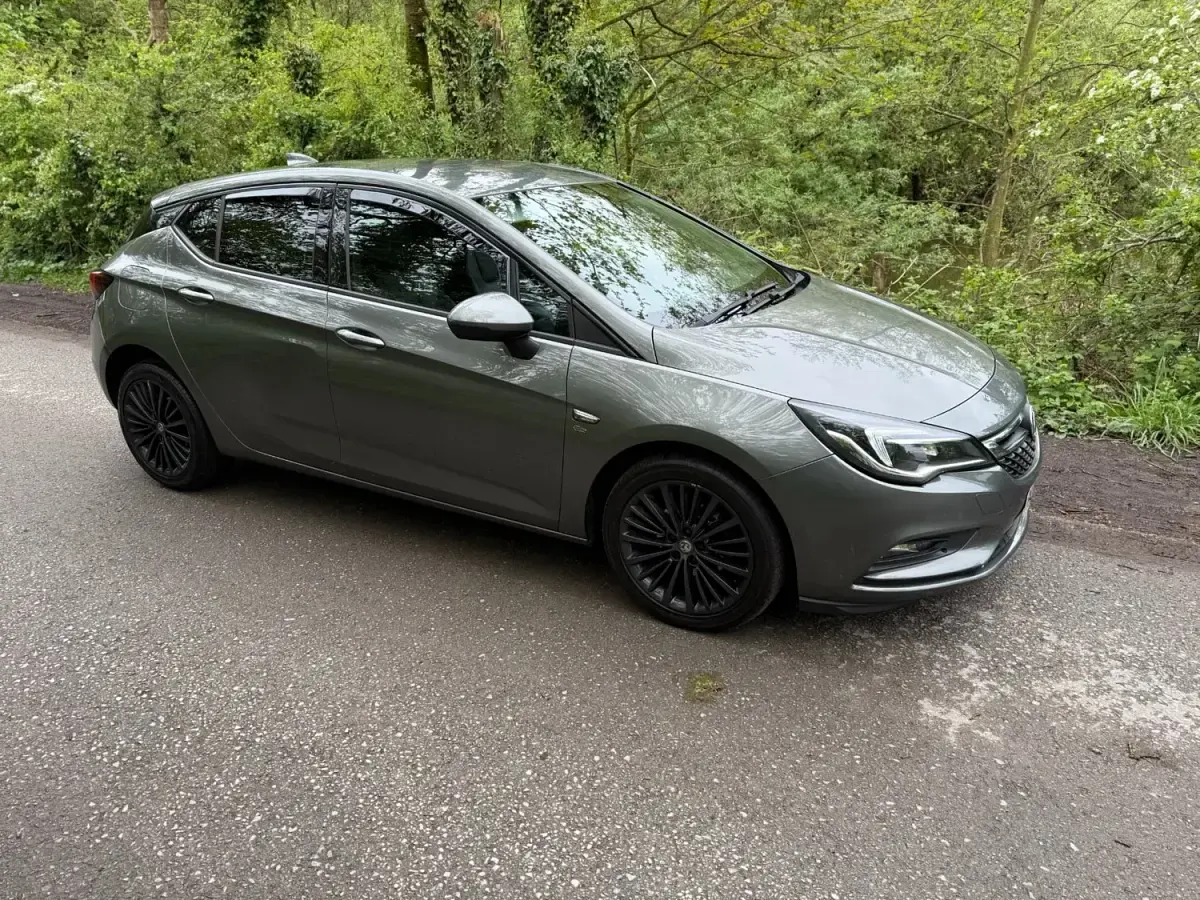 Używany Vauxhall Astra Elite 150 KM (110 kW) 2017 Szary Hatchback