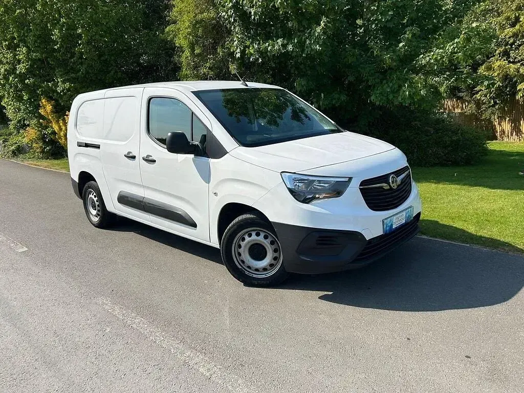 Begagnad Vauxhall Combo 100 HK (73 kW) 2021 Vit Minibuss