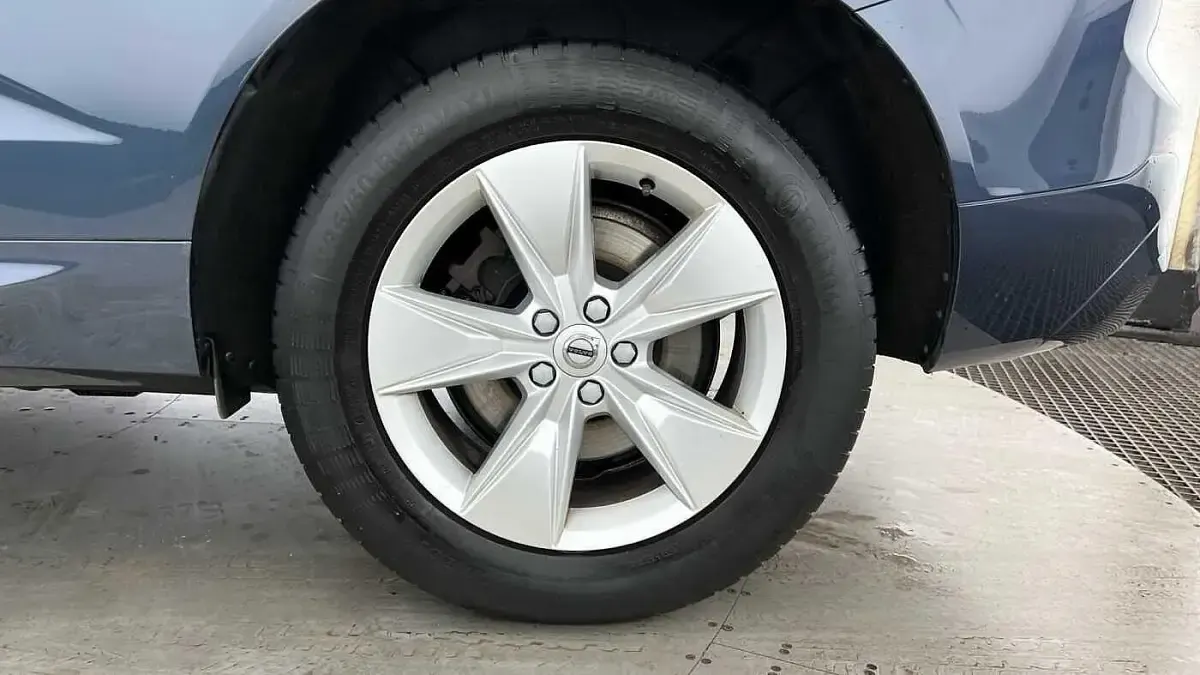 Used Volvo XC60 Momentum 247 HP (181 kW) 2022 Blue SUV
