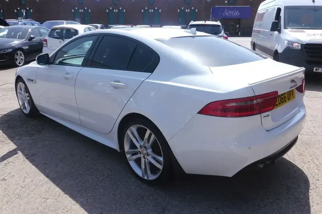 Used Jaguar XE R-Sport 180 HP (132 kW) 2016 White Sedan