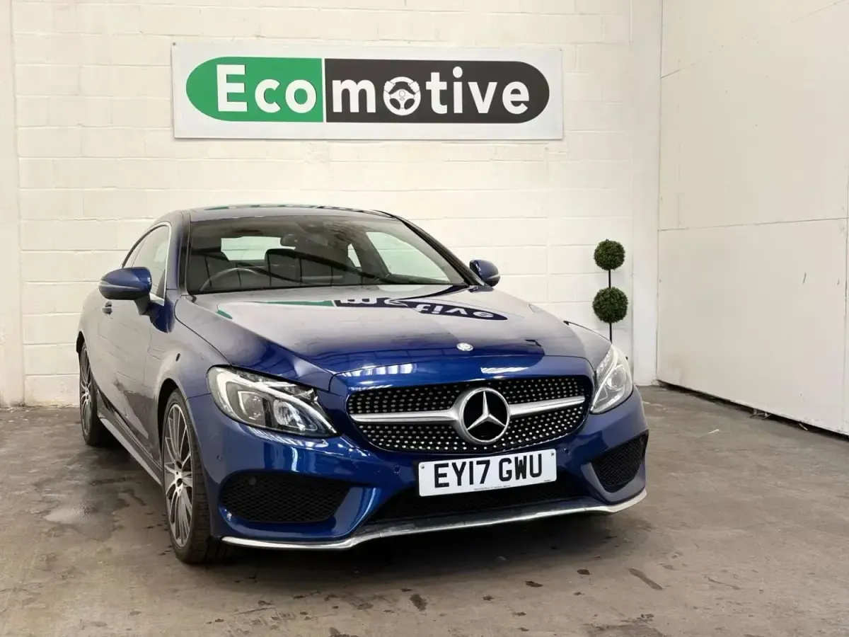 Usado Mercedes C220 AMG line 170 HP (125 kW) 2017 Azul Coupé