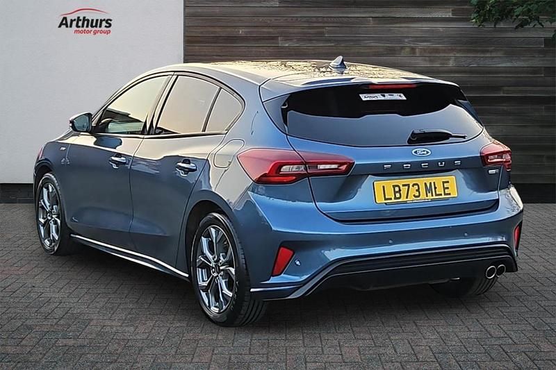 Used Ford Focus ST-Line 123 HP (90 kW) 2023 Blue Hatchback