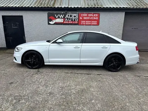 Begagnad Audi A6 Black Edition 190 HK (139 kW) 2014 Vit Sedan