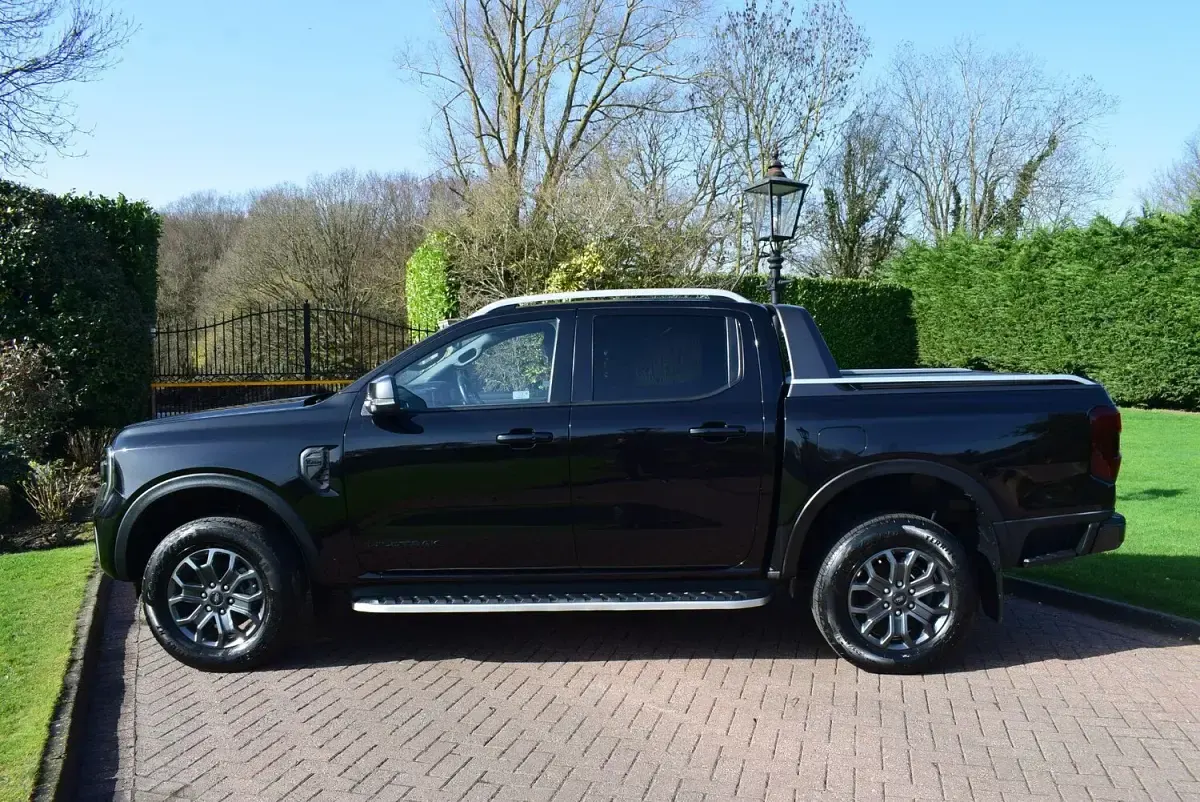 Käytetty Ford Ranger Wildtrack 202 HP (148 kW) 2024 Musta Nouto