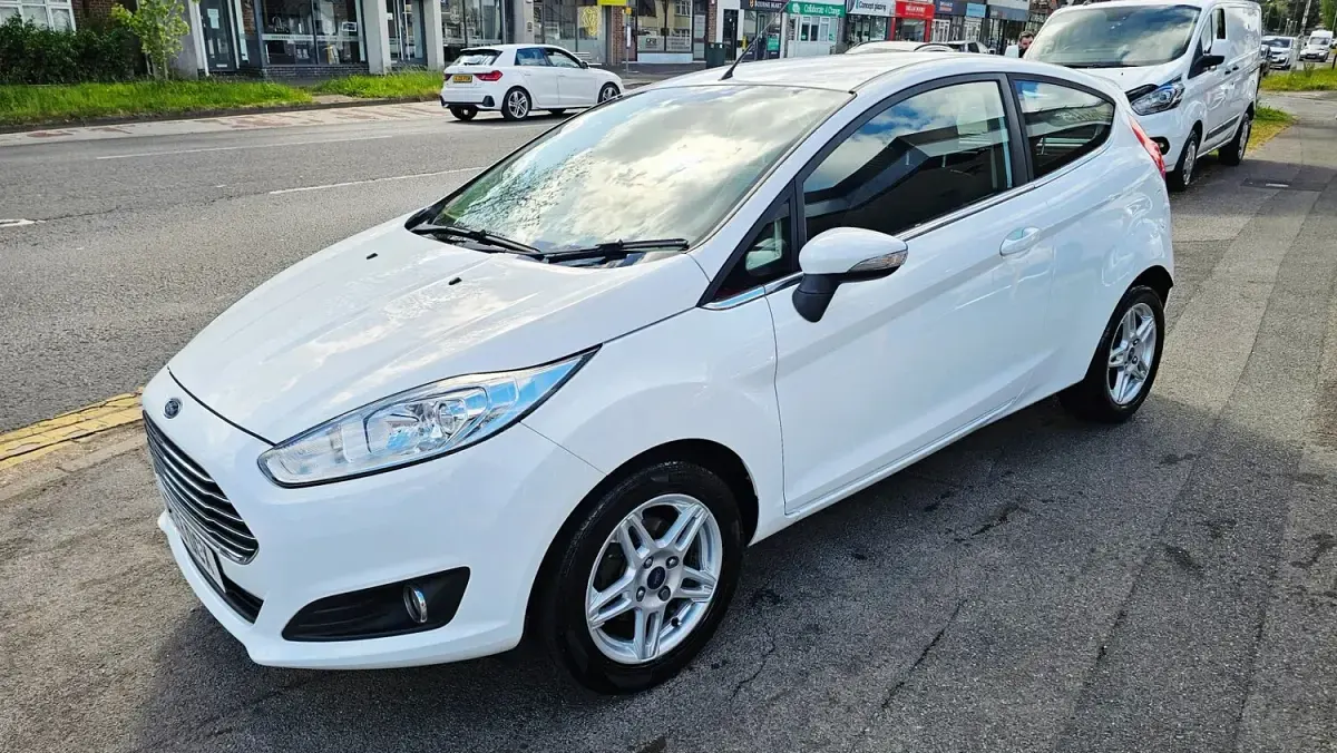 Used Ford Fiesta Zetec 2013 White Hatchback