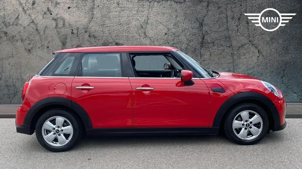 Used Mini Cooper Classic 134 HP (98 kW) 2023 Red Hatchback