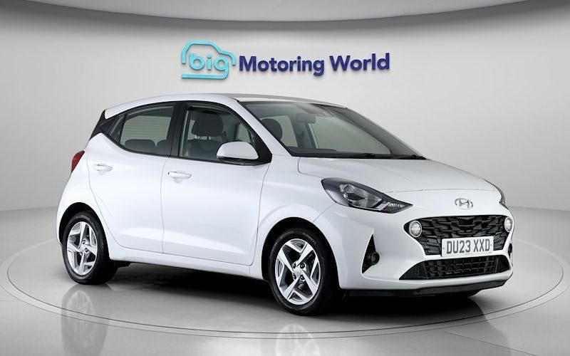 Used Hyundai i10 SE 67 HP (49 kW) 2023 White Hatchback