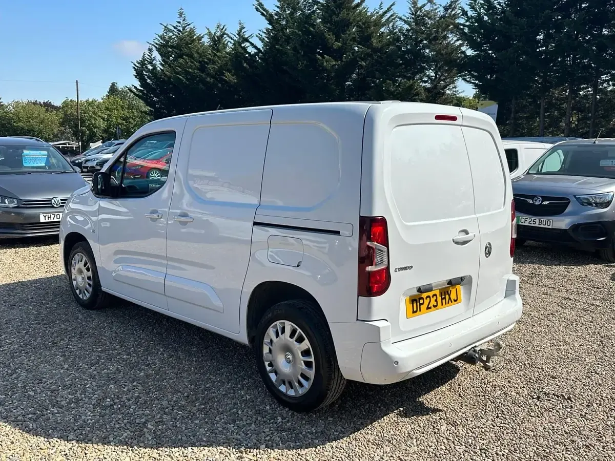 Used Vauxhall Combo 100 HP (73 kW) 2023 White MPV