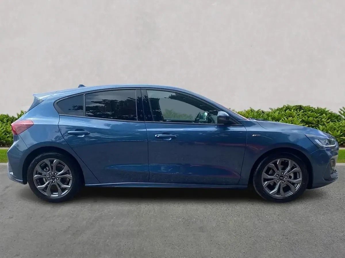 New Ford Focus ST-Line 2026 Blue Hatchback