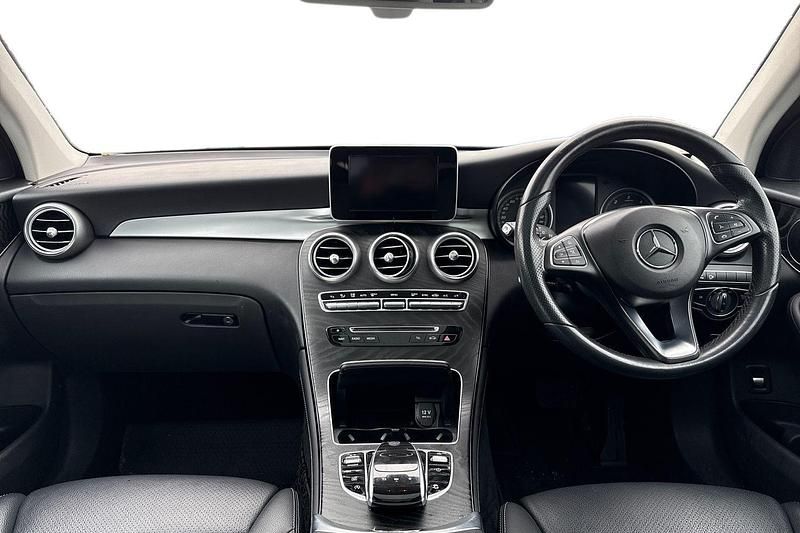 Used Mercedes GLC250 Premium 204 HP (150 kW) 2017 Black Estate
