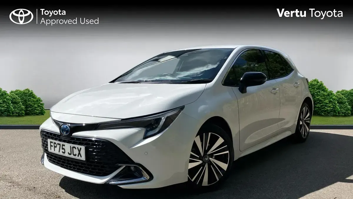 Used Toyota Corolla Design 140 HP (102 kW) 2025 Pure white (solid paint) Hatchback