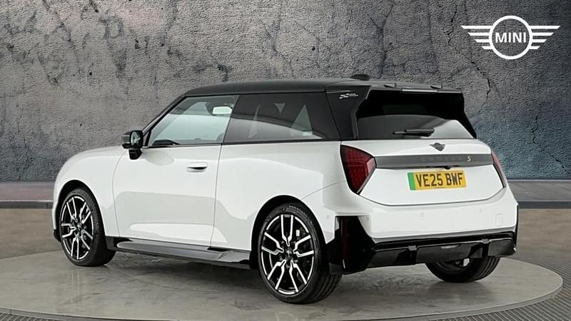 Used Mini Cooper SE Hatch 158 kW (215 HP) 2025 White Hatchback