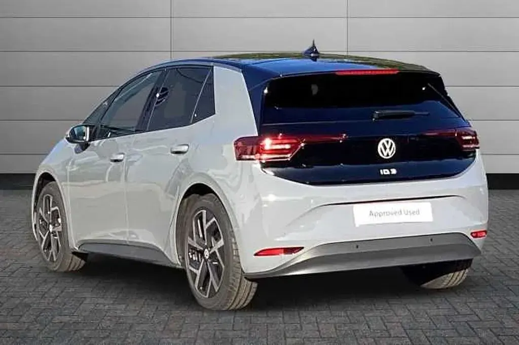 Used VW ID.3 Pro 150 kW (204 HP) 2026 Moonstone grey with solid black roof Hatchback
